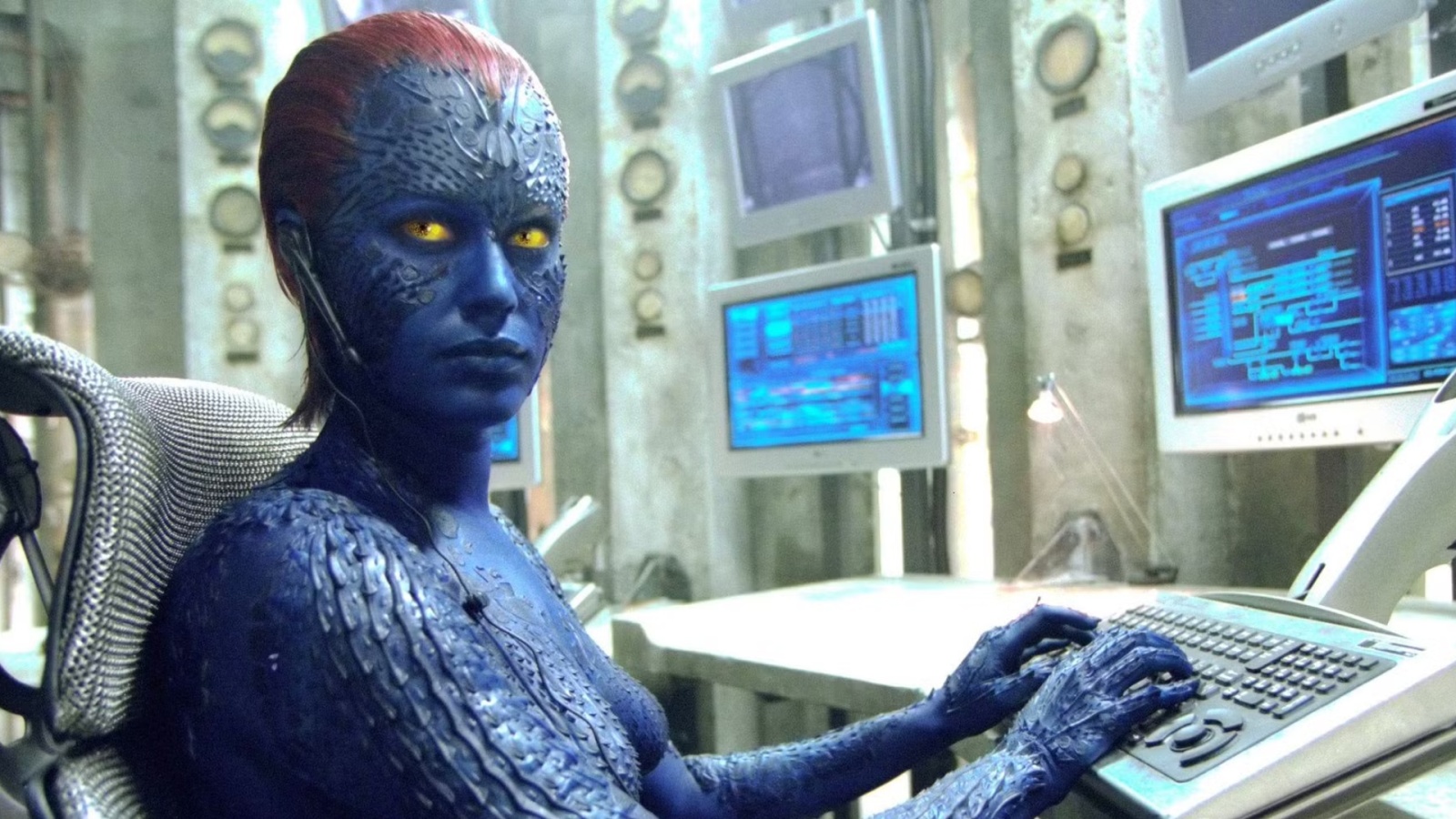Rebecca Romijn revela rotina pesada de maquiagem como Mística