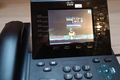 Doom roda nativo em telefone Cisco CP-9951; versão final confirmada