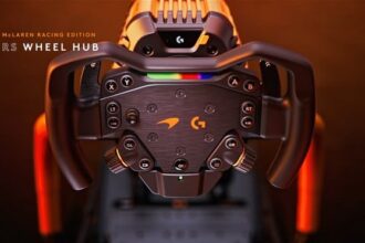 Logitech e McLaren lançam volante RS50 e pedais com feedback tátil para PC/PS5